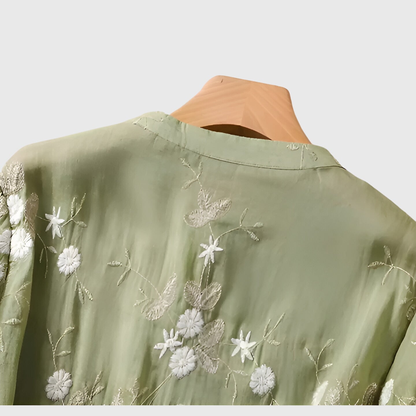 Birgitta | Elegantti Paita Kirjotuilla Kukkasilla