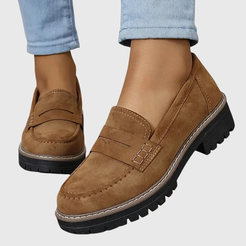 Birgitta | Ajattomat Suede Loaferit